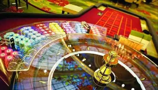 Tim bp3 berkolaborasi dalam ruang kerja dengan teknologi mutakhir untuk pengembangan platform digital